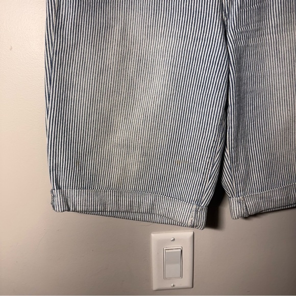 Levi's Cuffed Bermuda Women's Size 28 Blue White Pinstripes Denim Jean Shorts - Picture 4 of 15